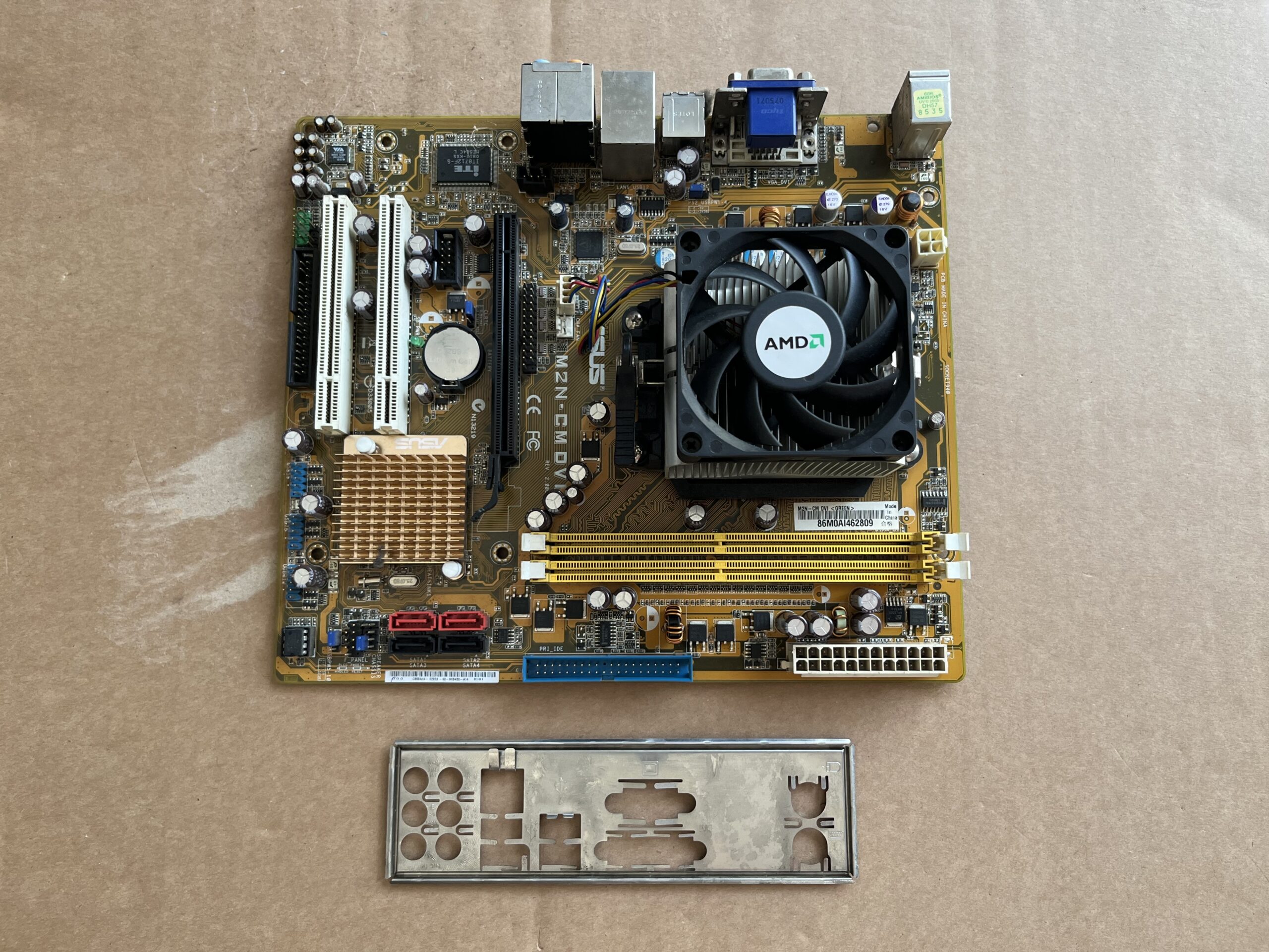 Дънна платка  Asus  M2N-CM DVI  + AMD 5000+ (Копие)